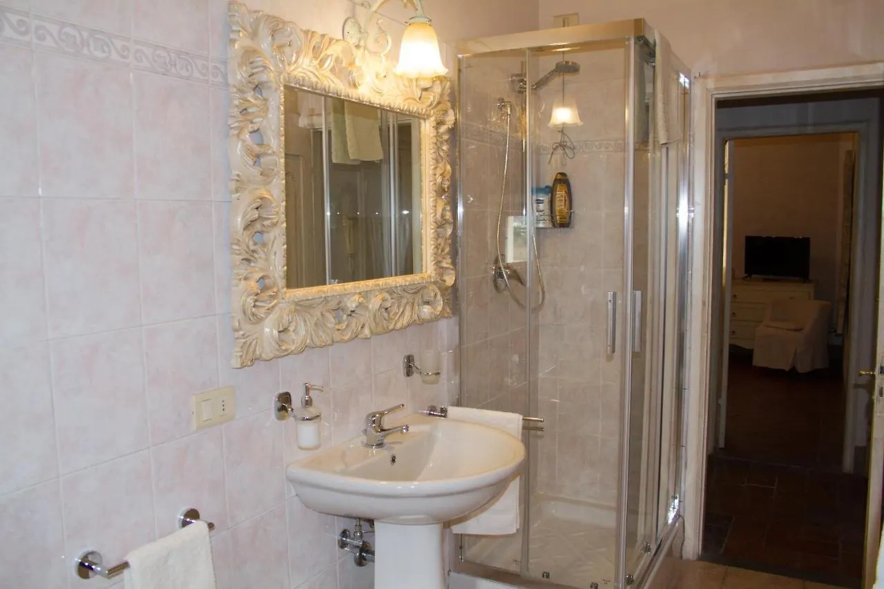 Santa Croce Charme Apartment Arezzo 0*,  Italia